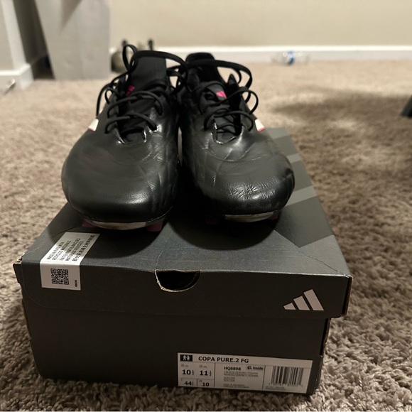 Size 10.5 - Picture 3 of 4